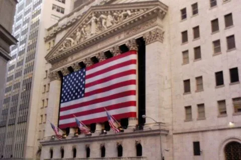 image of NYSE with US flag